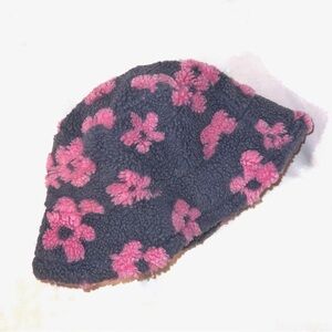 🩷🩶 NWOT Floral Sherpa Pink Grey Rave Winter Bucket Hat